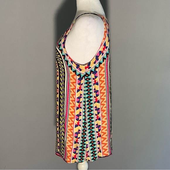 Colorful Groovy Small Geometric Patterned Sleeveless Blouse - Picture 9 of 12